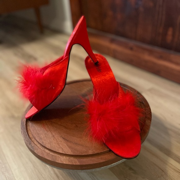 Furry / Feathery Red Marabou Heels - Picture 1 of 5